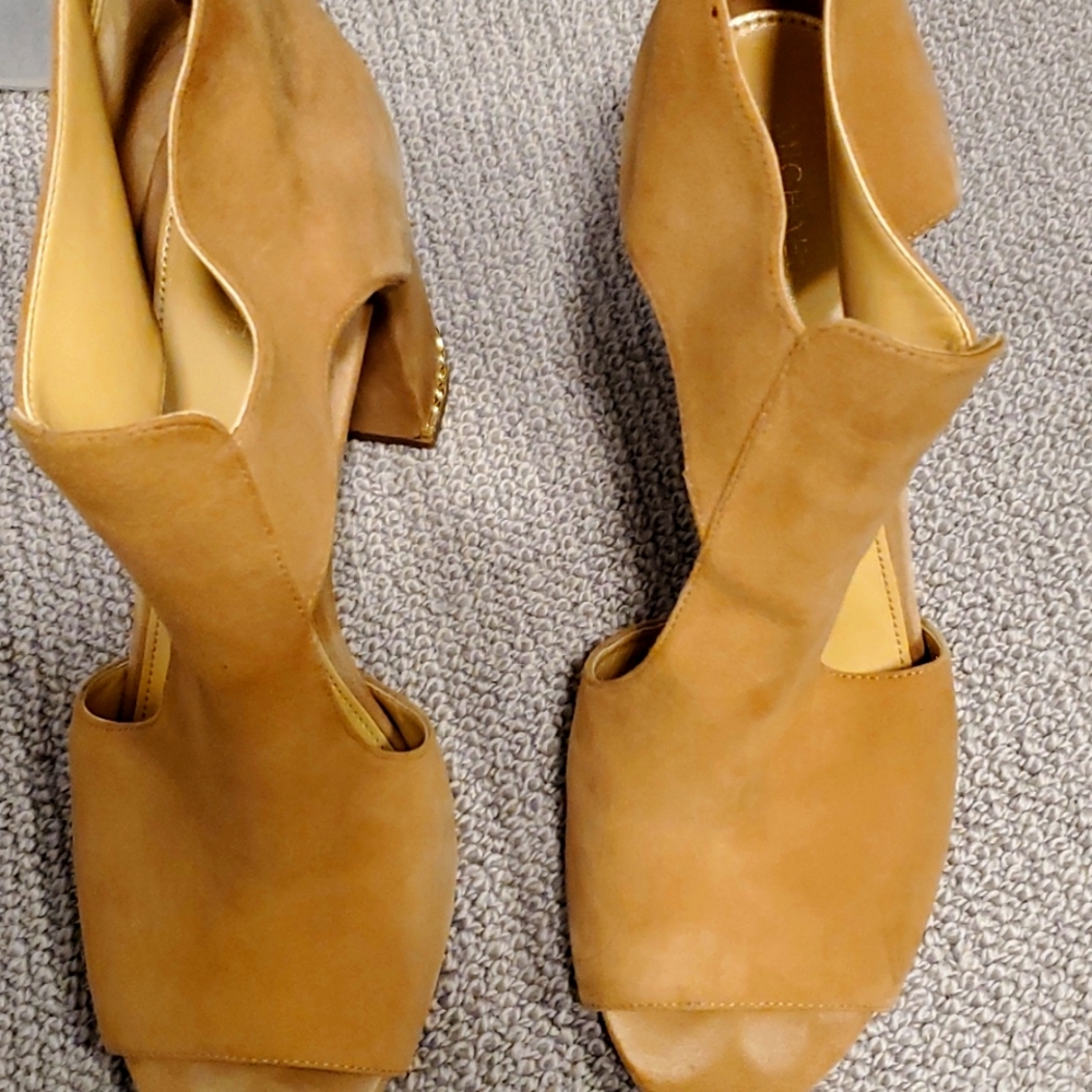 Michael Kors open toe heels in Tan with gold